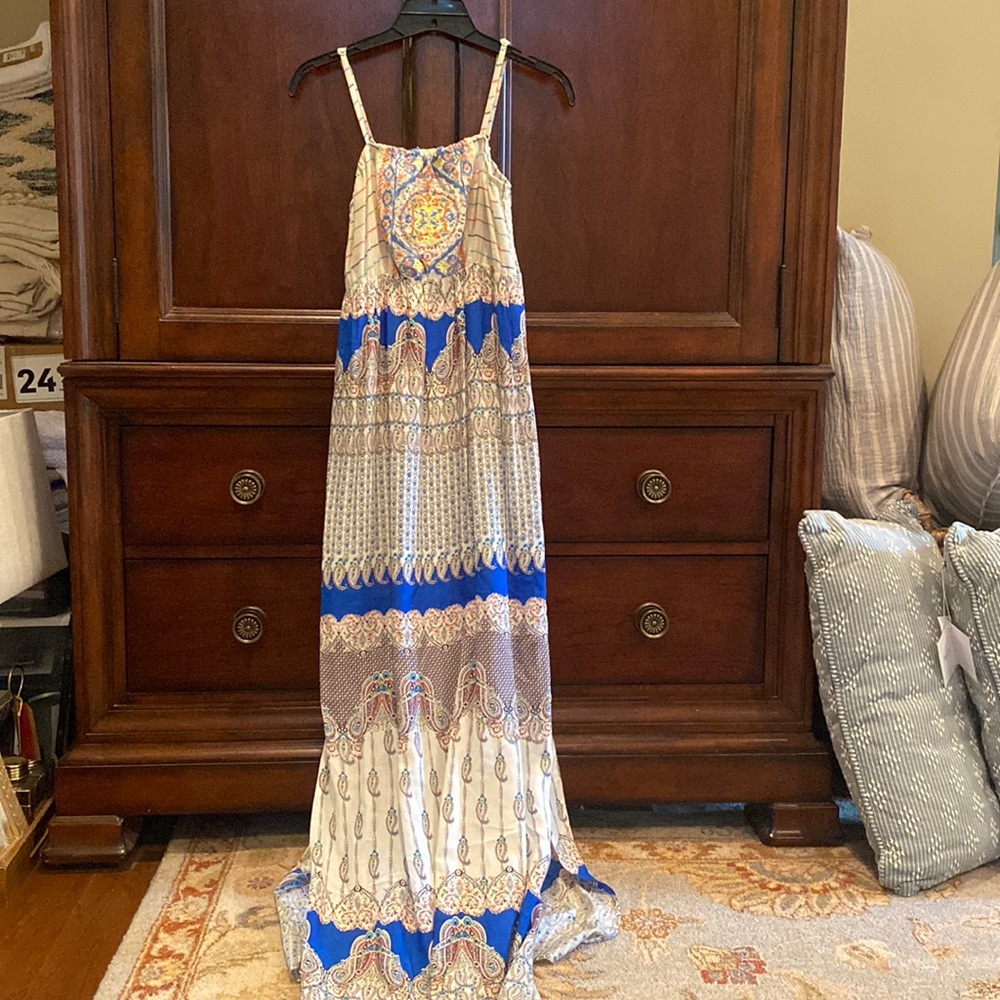 ⭐️ LIKE NEW ⭐️ gorgeous flowy maxi dress! Size Small